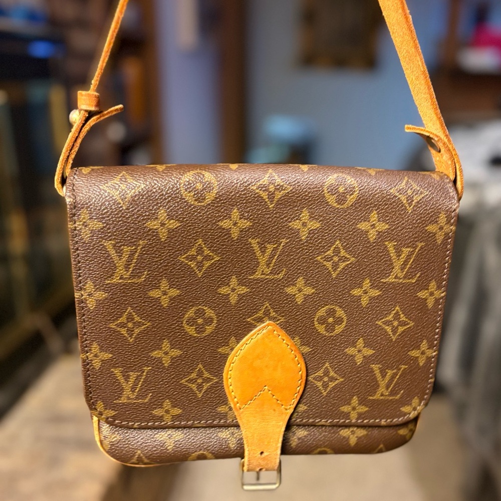 ✨ STUNNING VINTAGE LOUIS VUITTON CARTOUCHIERE ✨ INCLUDES VINTAGE LV DUST BAG - Picture 12 of 13